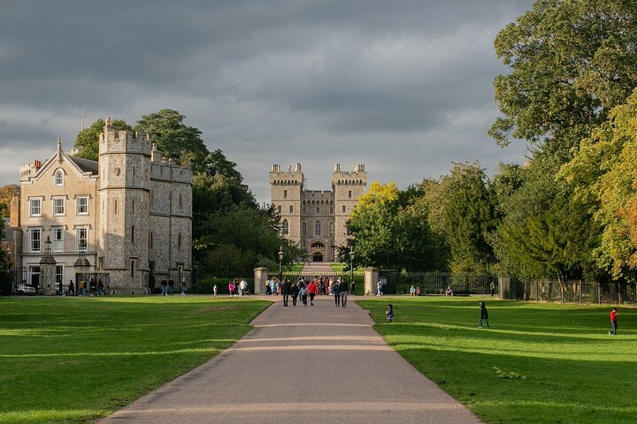 Windsor Castle Private Tour with fast track pass - Photo 1 of 12